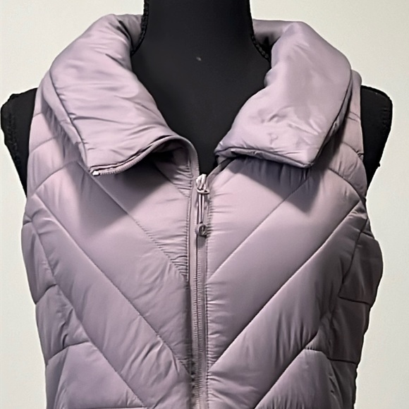 ⭐️ MONDETTA Pale purple/gray INCREDIBLY soft puffer vest! ⭐️ - Picture 2 of 5